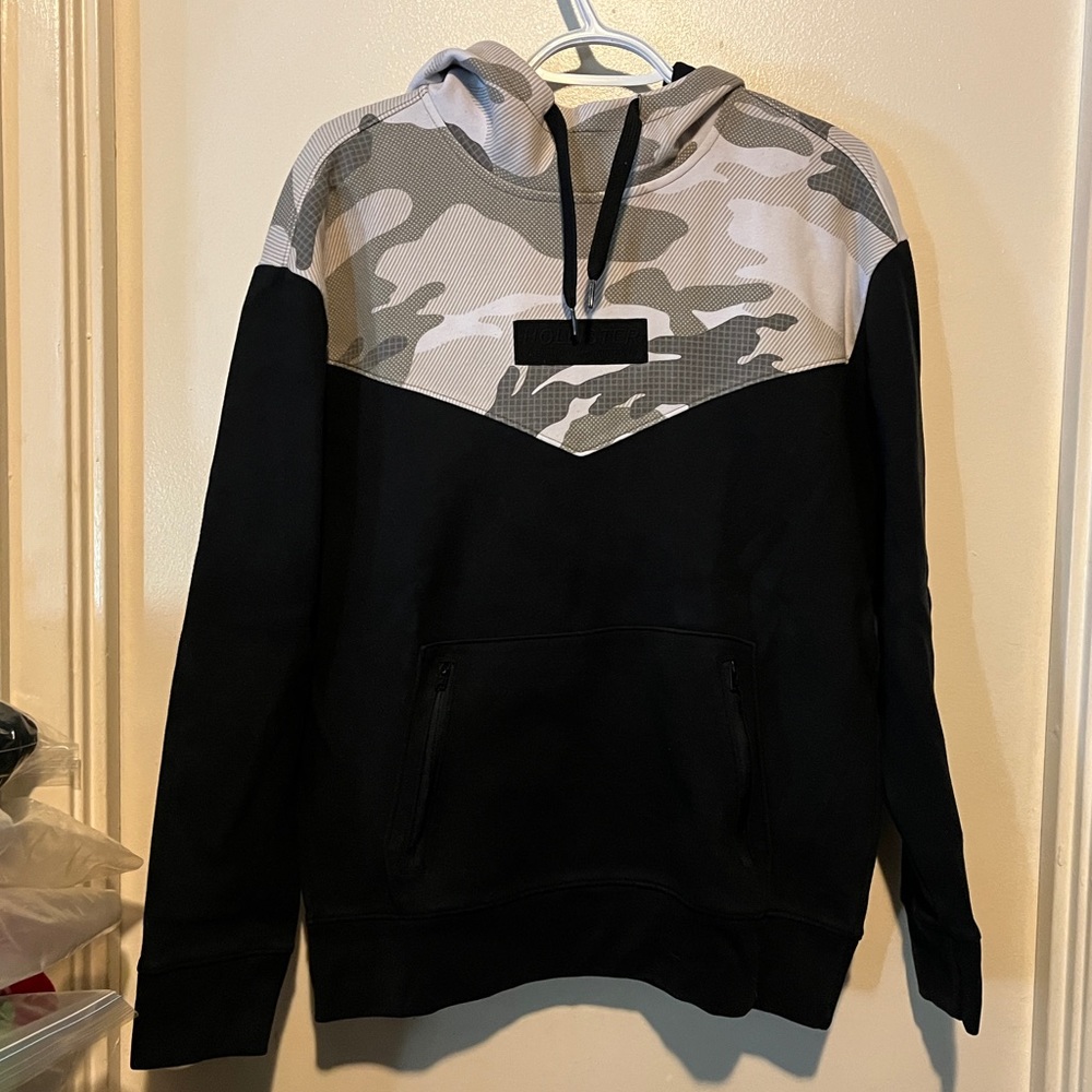 HOLLISTER PULLOVER HOODIE W/ZIPPERED POCKETS